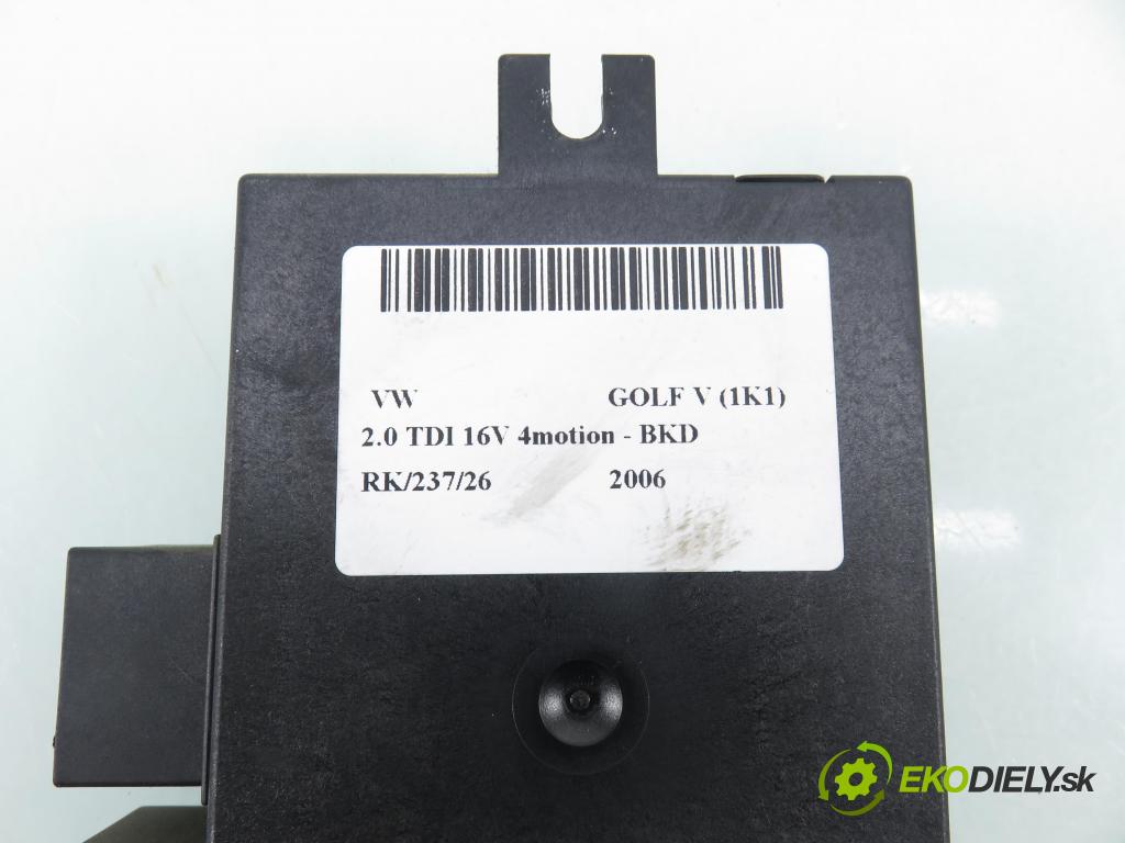 VW GOLF V (1K1) HB (LONG) 2006 103,00 2.0 TDI 16V 4motion - BKD 1968,00 Riadiaca jednotka ťažného oka 8P0907383