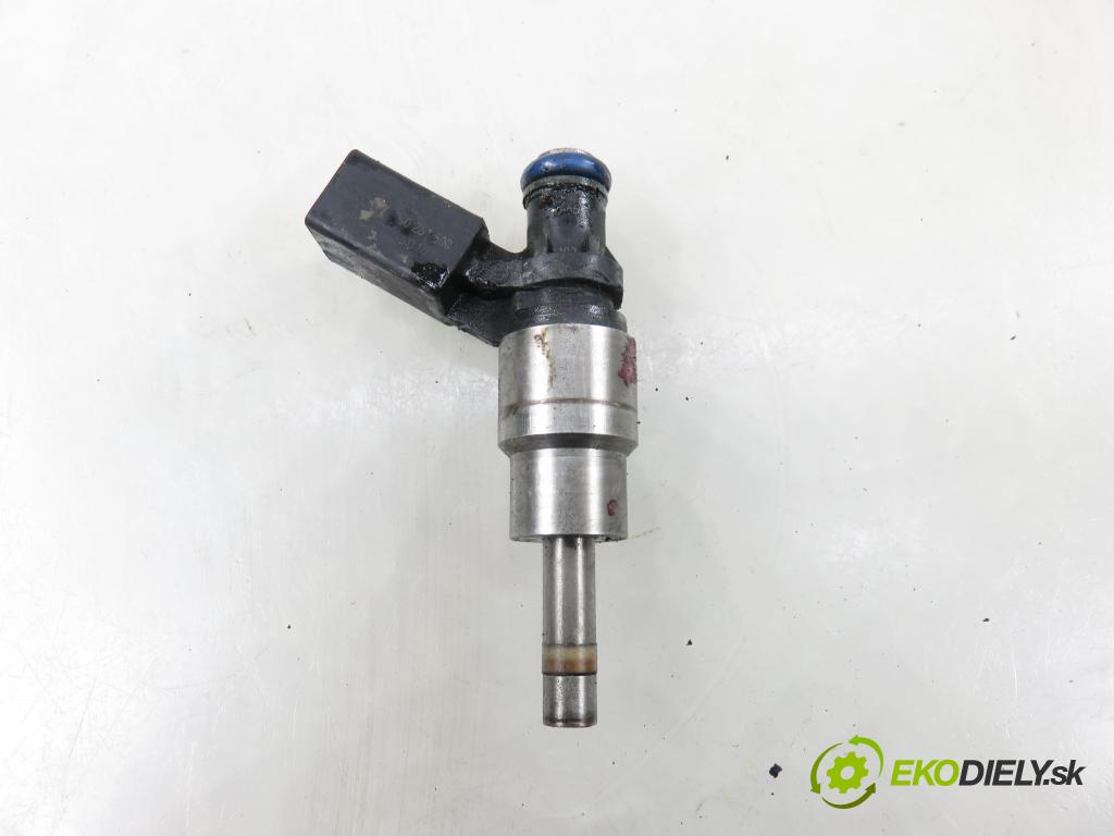 VW PASSAT B6 (3C2) SEDAN 2006 110,00 2.0 FSI - BVY 1984,00 vstrekovač 06F906036 (Vstrekovač paliva)