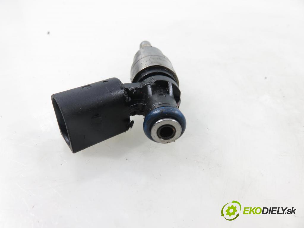 VW PASSAT B6 (3C2) SEDAN 2006 110,00 2.0 FSI - BVY 1984,00 vstrekovač 0261500014 (Vstrekovač paliva)