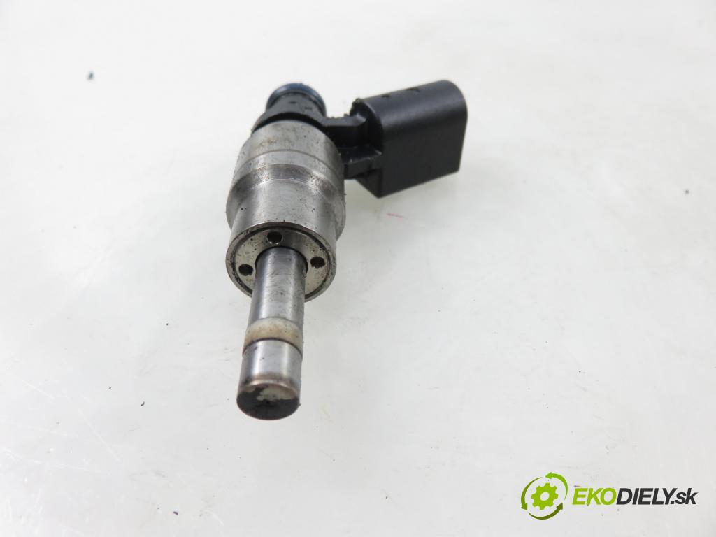 VW PASSAT B6 (3C2) SEDAN 2006 110,00 2.0 FSI - BVY 1984,00 vstrekovač 0261500014 (Vstrekovač paliva)