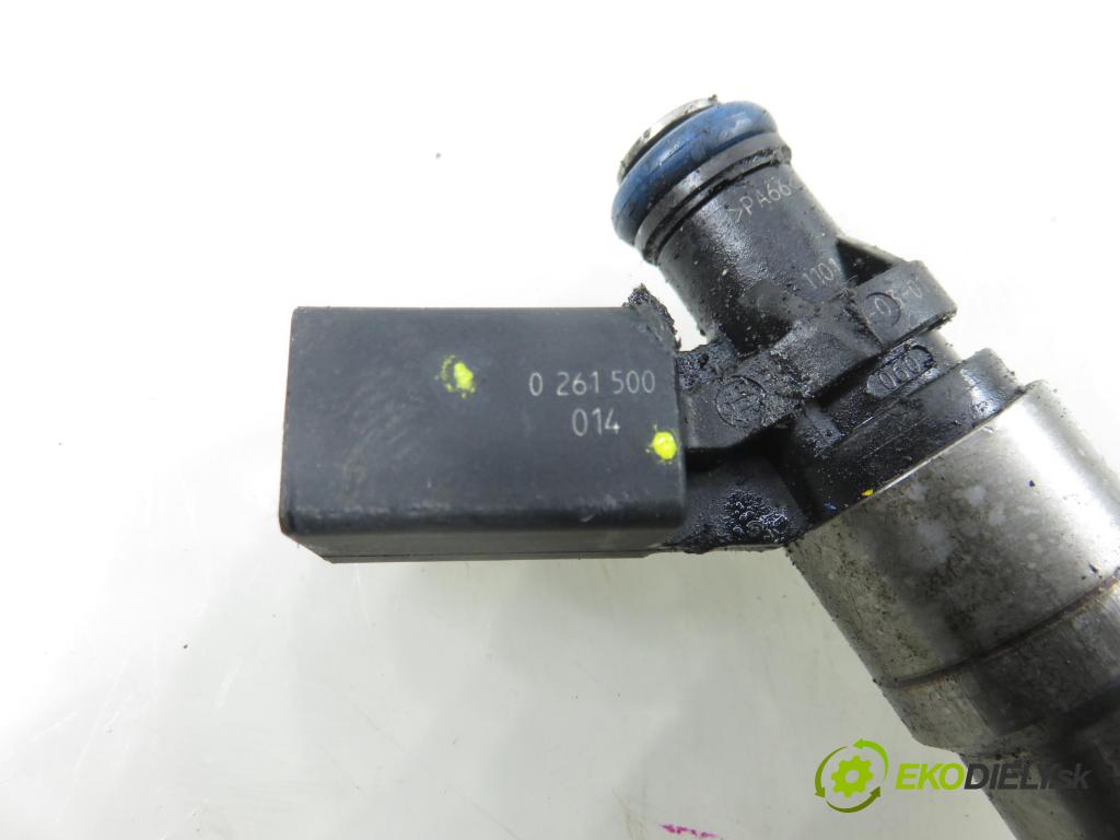 VW PASSAT B6 (3C2) SEDAN 2006 110,00 2.0 FSI - BVY 1984,00 vstrekovač 0261500014 (Vstrekovač paliva)