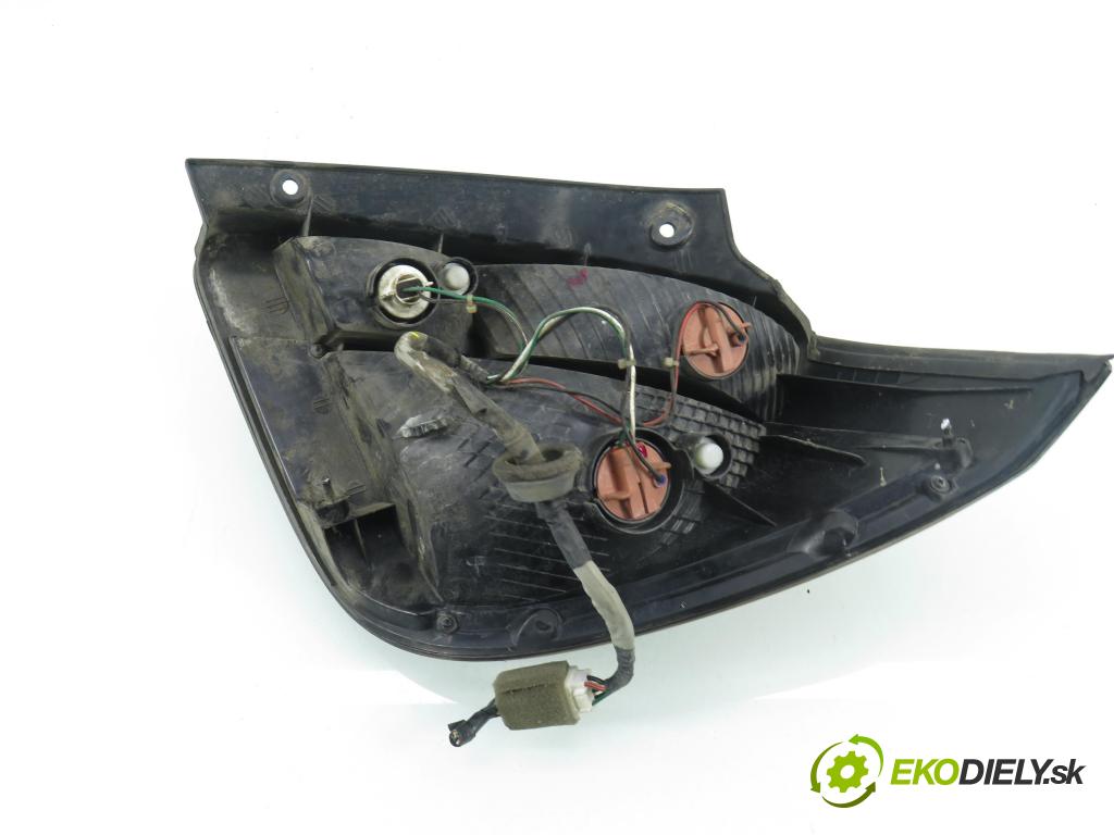 KIA RIO II (JB) HB 2006 71,00 1.4 16V - G4EE 1399,00 Svetlo ľavé zadné 924011G2