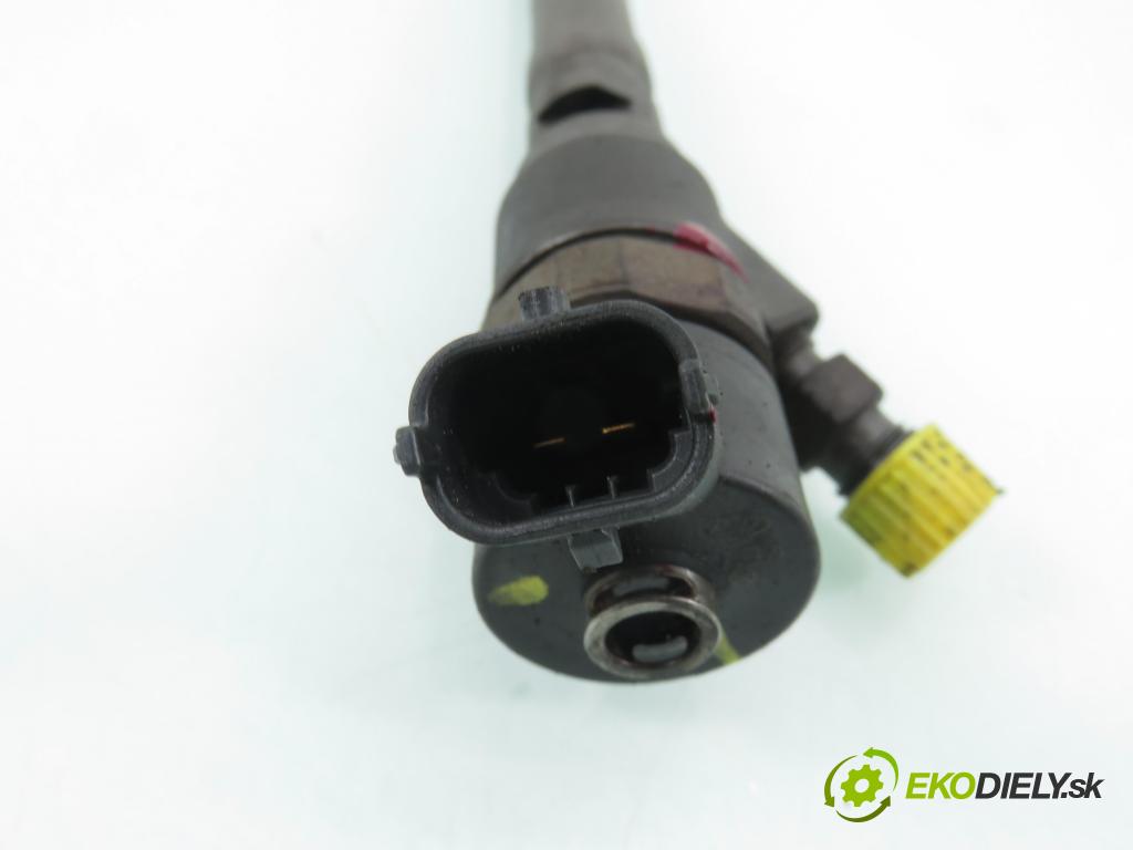 HYUNDAI TUCSON (JM) SUV 2006 83,00 2.0 CRDi 4WD 113 - D4EA 1991,00 vstrekovač 3380027900 ; 0445110126 (Vstrekovač paliva)