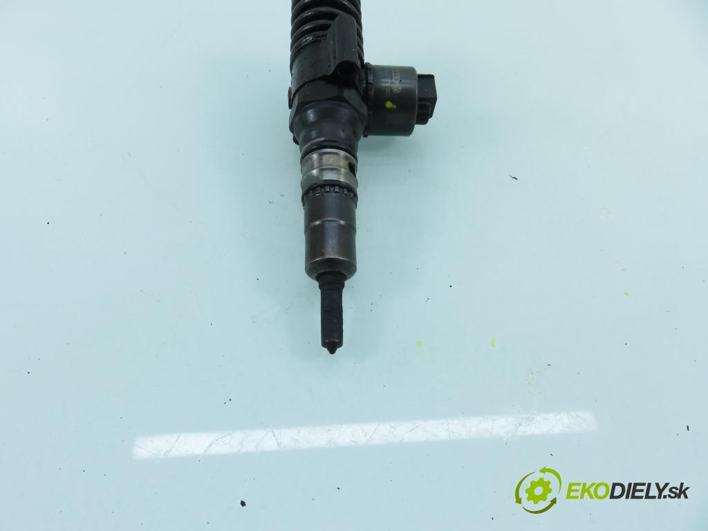 VW TOURAN (1T1, 1T2) MINIVAN 2004 100,00 2.0 TDI PD 16V 136 - AZV 1968,00 Vstrekovač 03G130073B ; 0414720403 (Vstrekovač paliva)