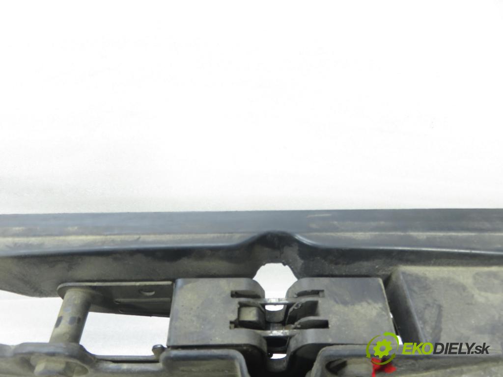 AUDI A4 Avant (8E5, B6) KOMBI 2002 96,00 1.9 TDI - AWX 1896,00 Držiak predný 8E0805594