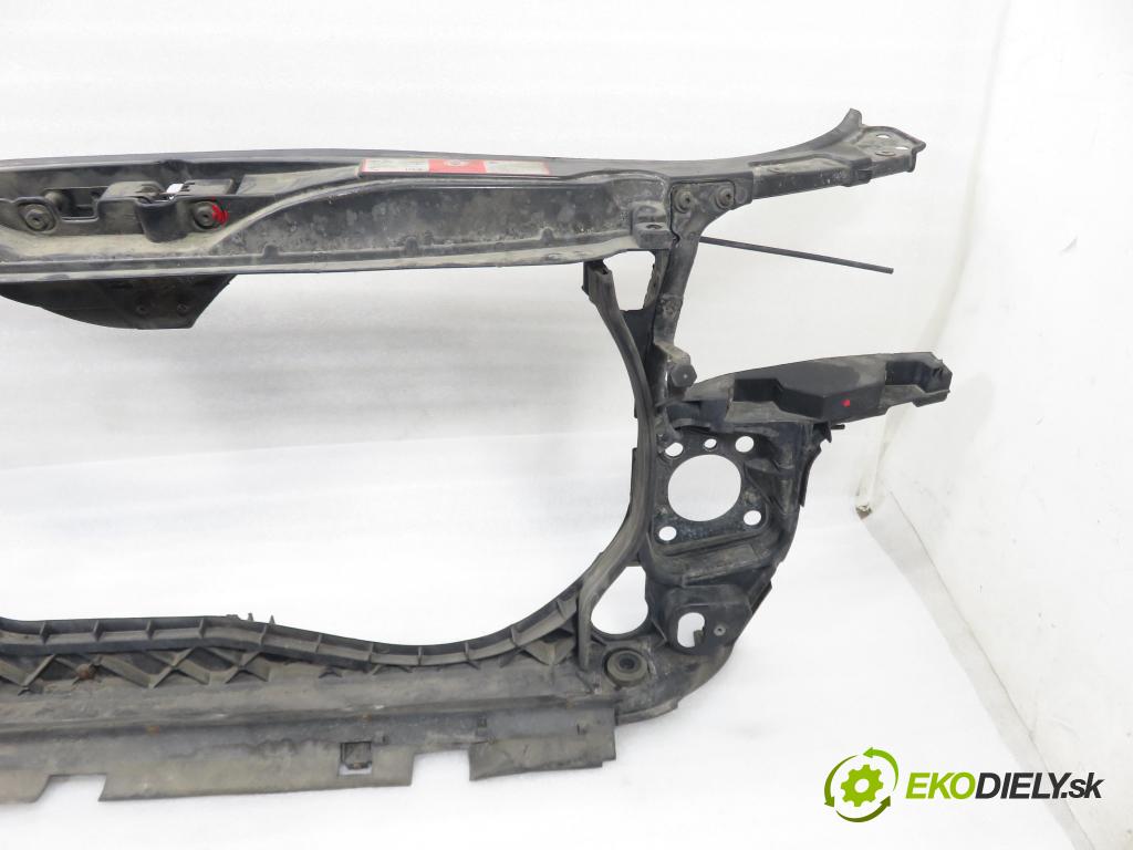 AUDI A4 Avant (8E5, B6) KOMBI 2002 96,00 1.9 TDI - AWX 1896,00 Držiak predný 8E0805594