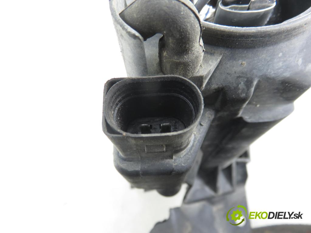 AUDI A6 Avant (4B5, C5) KOMBI 2001 220,00 4.2 quattro - ASG 4172,00 Hmlové svetlo, hmlovka L 4B3941699