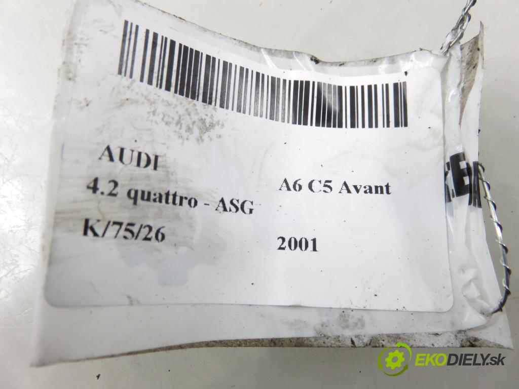 AUDI A6 Avant (4B5, C5) KOMBI 2001 220,00 4.2 quattro - ASG 4172,00 Hmlové svetlo, hmlovka L 4B3941699
