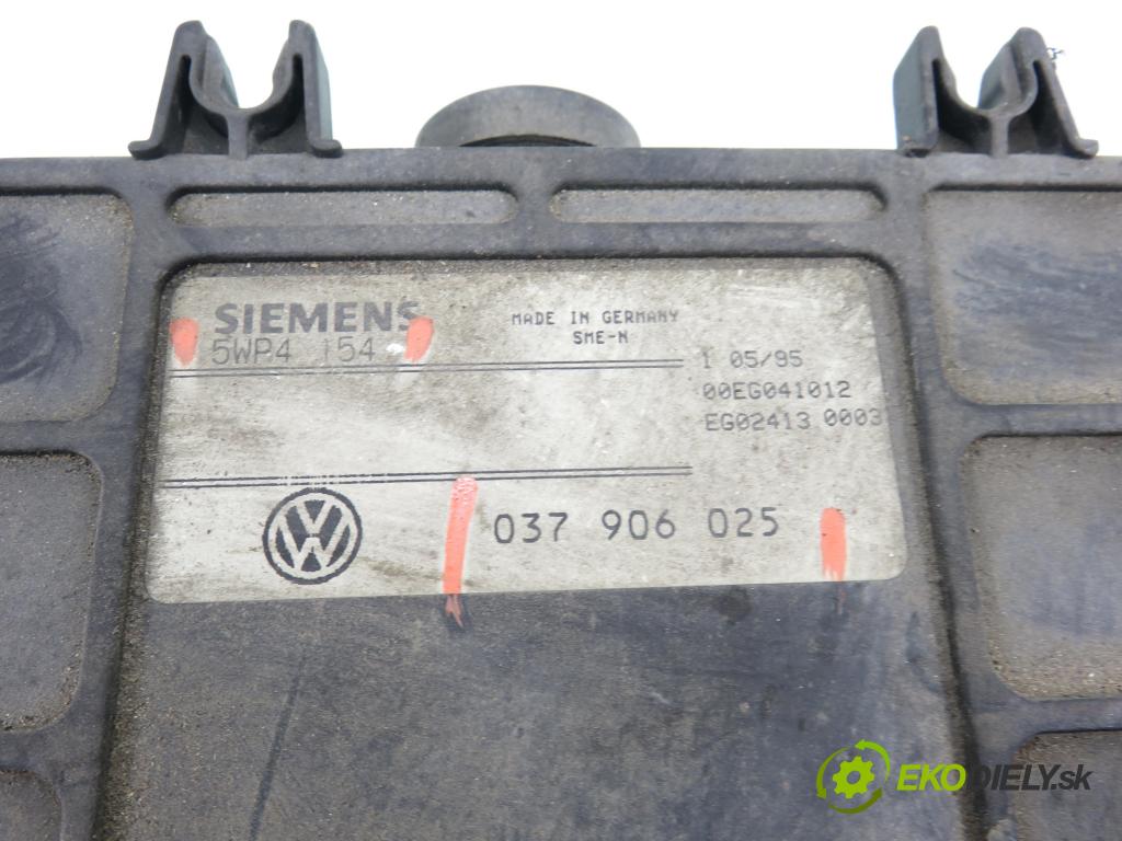 VW PASSAT B3/B4 Variant (3A5, 35I) KOMBI 1996 85,00 2.0 115 - 2E 1984,00 řídící jednotka motora 037906025 ; 5WP4154