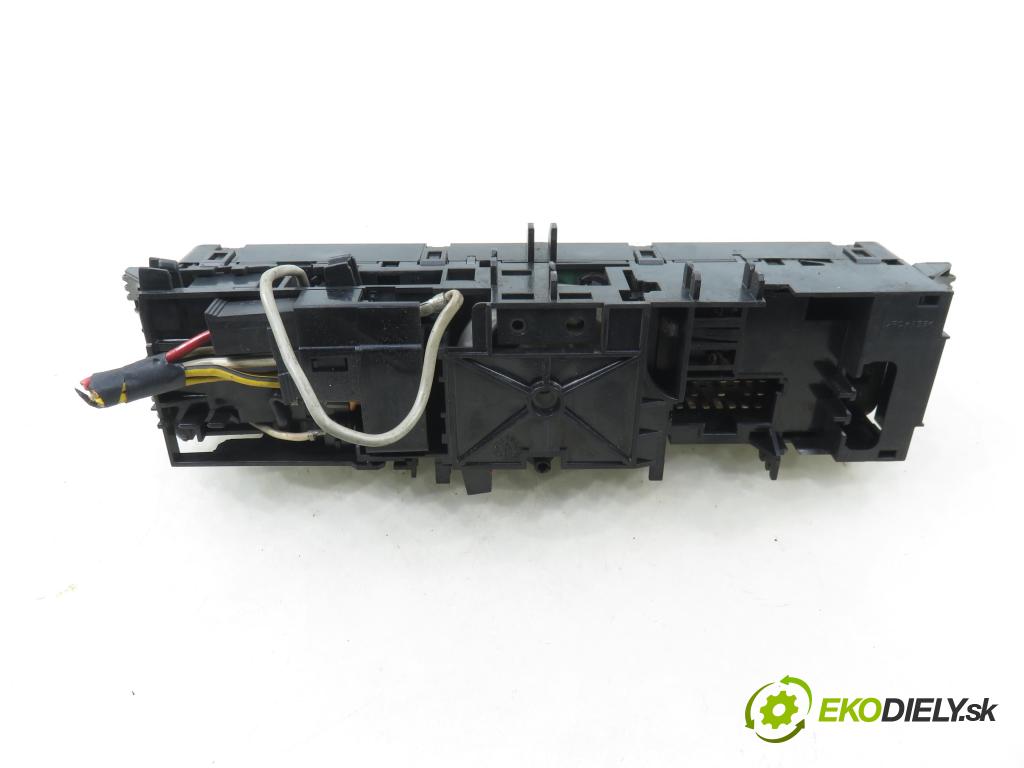 MERCEDES-BENZ VITO Autobus (638) BUS 2001 60,00 108 CDI 2.2 (638.194) - OM 611A (60 KW CDI) 2151,00 Panel topení KLIMATIZACE: A0004463228