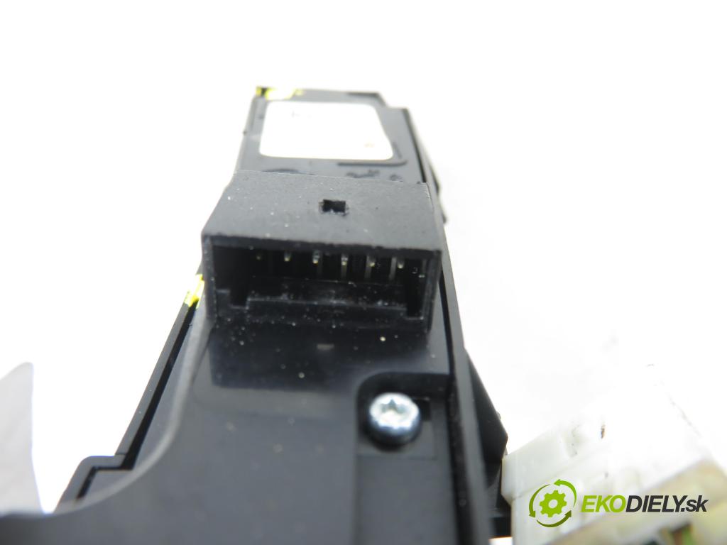 BMW 5 Touring (F11) KOMBI 2012 135,00 520 d 184 - N47 D20 C 1995,00 vypínač / prepínač 9202945