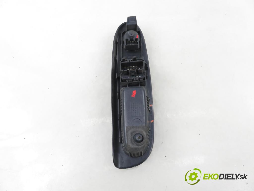 RENAULT CLIO II (BB_, CB_) HB 2003 72,00 1.4 16V (B/CB0P) - K4J 710 1390,00 Panel ovládania okien 8200084003