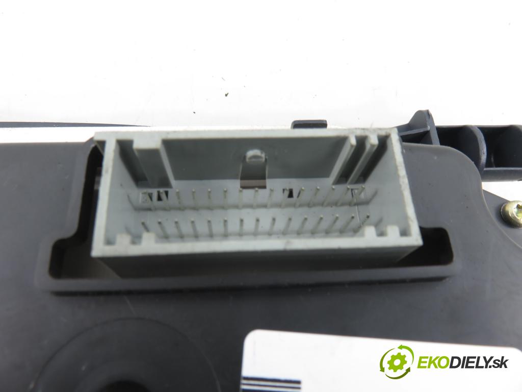 RENAULT CLIO II (BB_, CB_) HB 2003 72,00 1.4 16V (B/CB0P) - K4J 710 1390,00 prístrojovka elektrický P8200059776