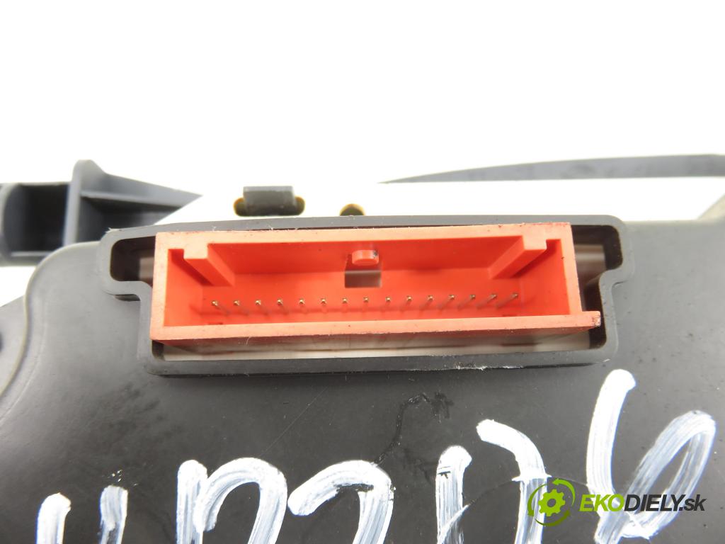 RENAULT CLIO II (BB_, CB_) HB 2003 72,00 1.4 16V (B/CB0P) - K4J 710 1390,00 prístrojovka elektrický P8200059776