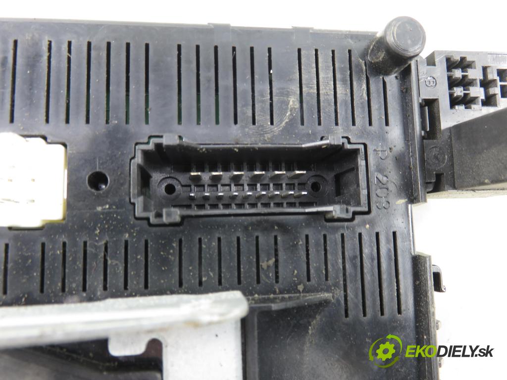 RENAULT CLIO II (BB_, CB_) HB 2003 72,00 1.4 16V (B/CB0P) - K4J 710 1390,00 MODUL BSM P8200234045