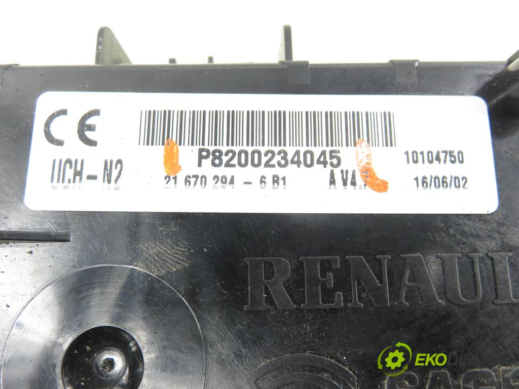 RENAULT CLIO II (BB_, CB_) HB 2003 72,00 1.4 16V (B/CB0P) - K4J 710 1390,00 MODUL BSM P8200234045
