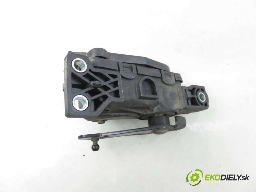 RENAULT CLIO II (BB_, CB_) HB 2003 72,00 1.4 16V (B/CB0P) - K4J 710 1390,00 Potenciometer plynu 8200089851 ; 6PV00811924 (Potenciometer plynového pedálu)
