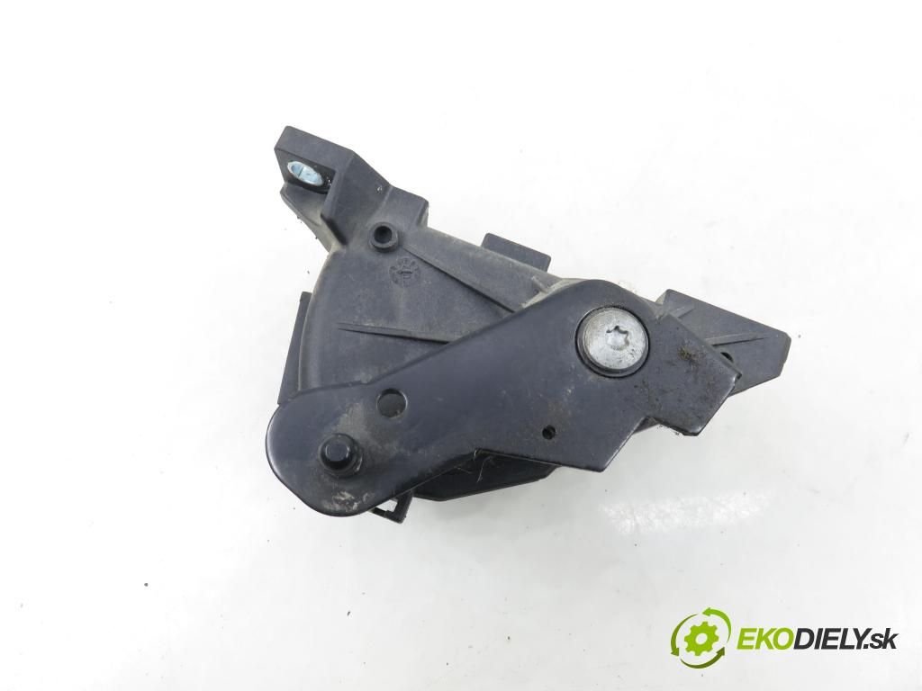 RENAULT CLIO II (BB_, CB_) HB 2003 72,00 1.4 16V (B/CB0P) - K4J 710 1390,00 Potenciometer plynu 8200089851 ; 6PV00811924 (Potenciometer plynového pedálu)