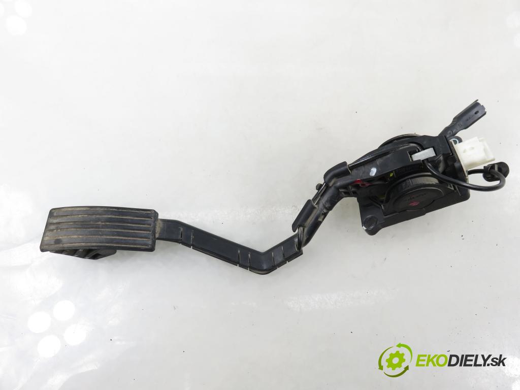 PEUGEOT 407 SW (6E_) KOMBI 2004 100,00 2.0 HDi 135 - RHR 1997,00 Potenciometer plynu 9650341780 ; 0280755012 ; F00C3P2335 (Potenciometer plynového pedálu)