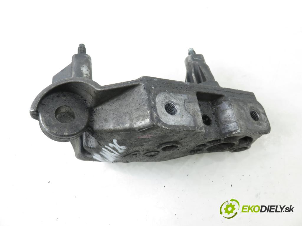 VW GOLF IV (1J1) HB 2002 74,00 1.9 TDI PD 101 - ATD 1896,00 uchycení motora 038199207AG