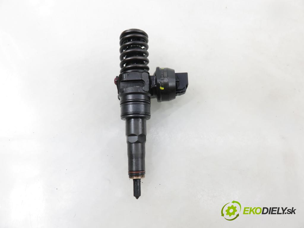 VW GOLF V (1K1) HB 2004 77,00 1.9 TDI PD 105 - BKC 1896,00 Vstrekovač 038130073AG ; 0414720215 (Vstrekovač paliva)