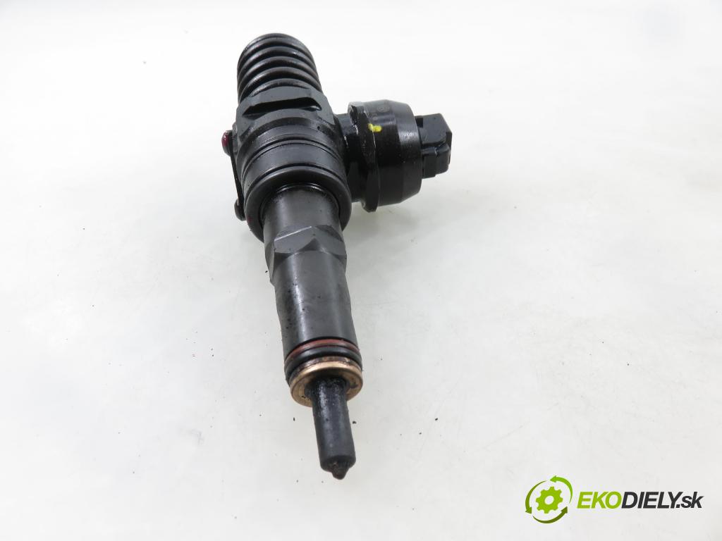 VW GOLF V (1K1) HB 2004 77,00 1.9 TDI PD 105 - BKC 1896,00 Vstrekovač 038130073AG ; 0414720215 (Vstrekovač paliva)