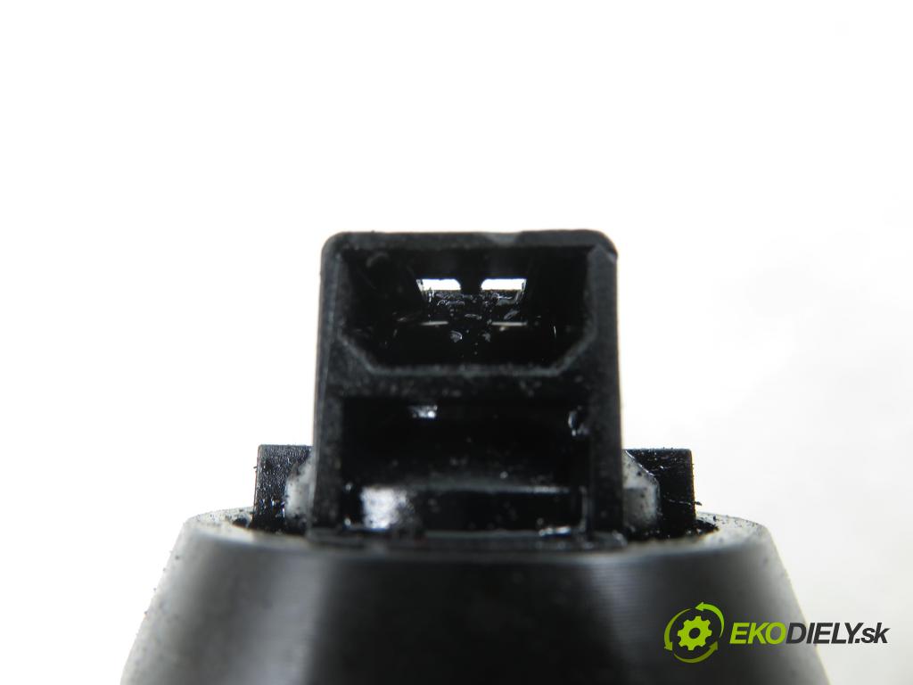 VW GOLF V (1K1) HB 2004 77,00 1.9 TDI PD 105 - BKC 1896,00 Vstrekovač 038130073AG ; 0414720215 (Vstrekovač paliva)