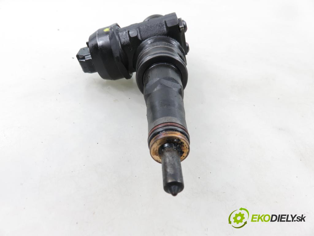 VW TRANSPORTER V Skrzynia (7HA, 7HH, 7EA, 7EH) FURGON 2004 77,00 1.9 TDI PD 105 - AXB 1896,00 Vstrekovač 038130073AG ; 0414720215 (Vstrekovač paliva)