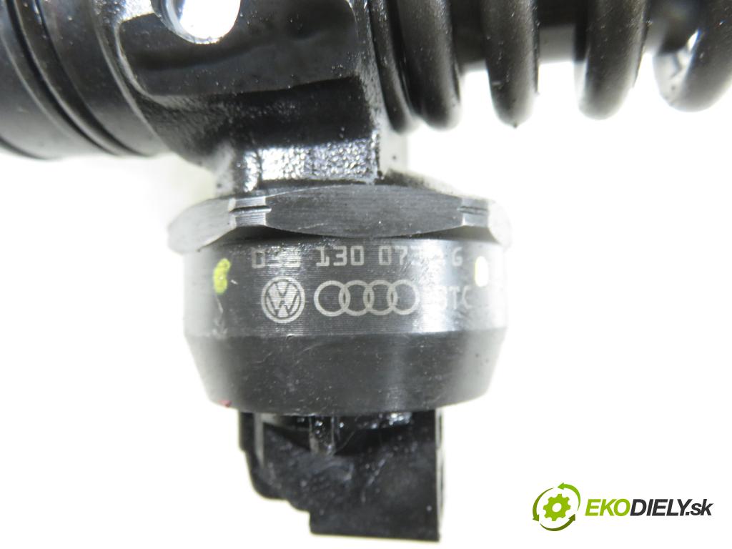 VW TRANSPORTER V Skrzynia (7HA, 7HH, 7EA, 7EH) FURGON 2004 77,00 1.9 TDI PD 105 - AXB 1896,00 Vstrekovač 038130073AG ; 0414720215 (Vstrekovač paliva)