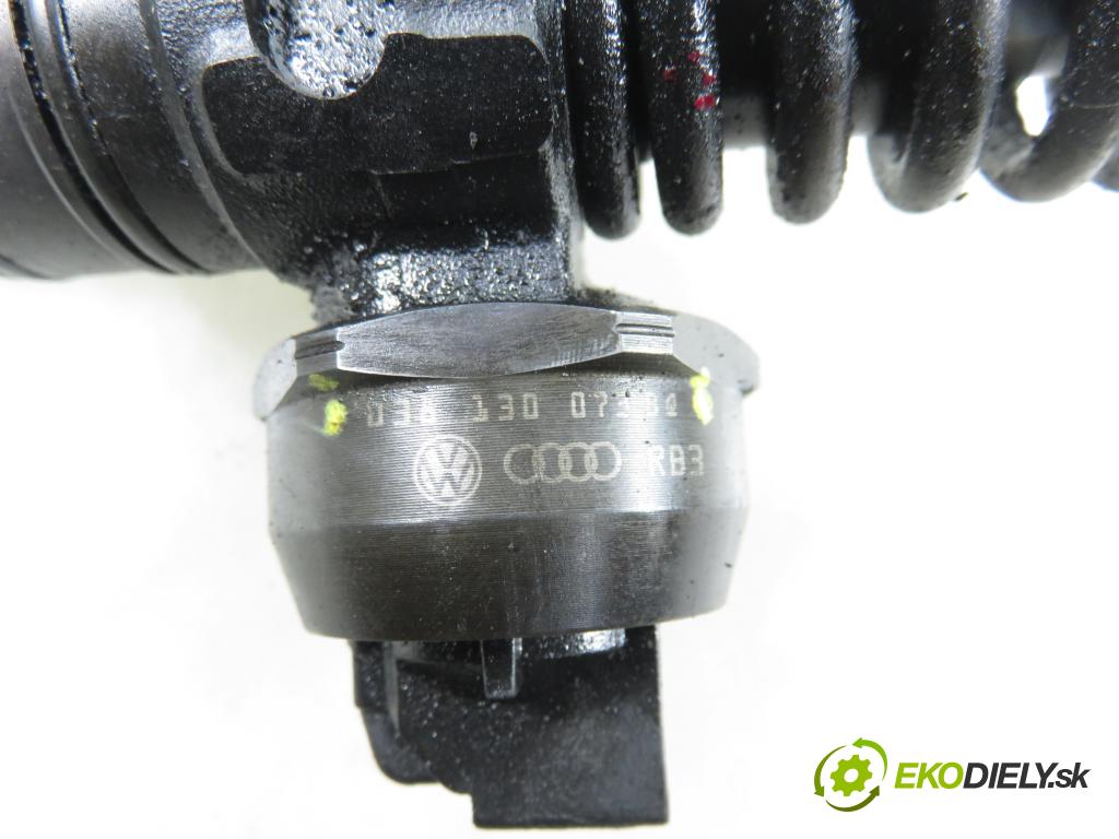 VW PASSAT B6 Variant (3C5) KOMBI 2006 103,00 2.0 TDI PD 8V 140 - BMP 1968,00 Vstrekovač 038130073BQ ; 0414720312 (Vstrekovač paliva)