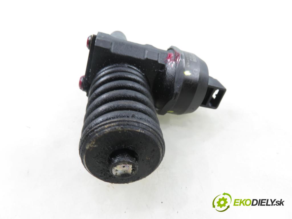 VW PASSAT B6 Variant (3C5) KOMBI 2006 103,00 2.0 TDI PD 8V 140 - BMP 1968,00 Vstrekovač 038130073BQ ; 0414720312 (Vstrekovač paliva)