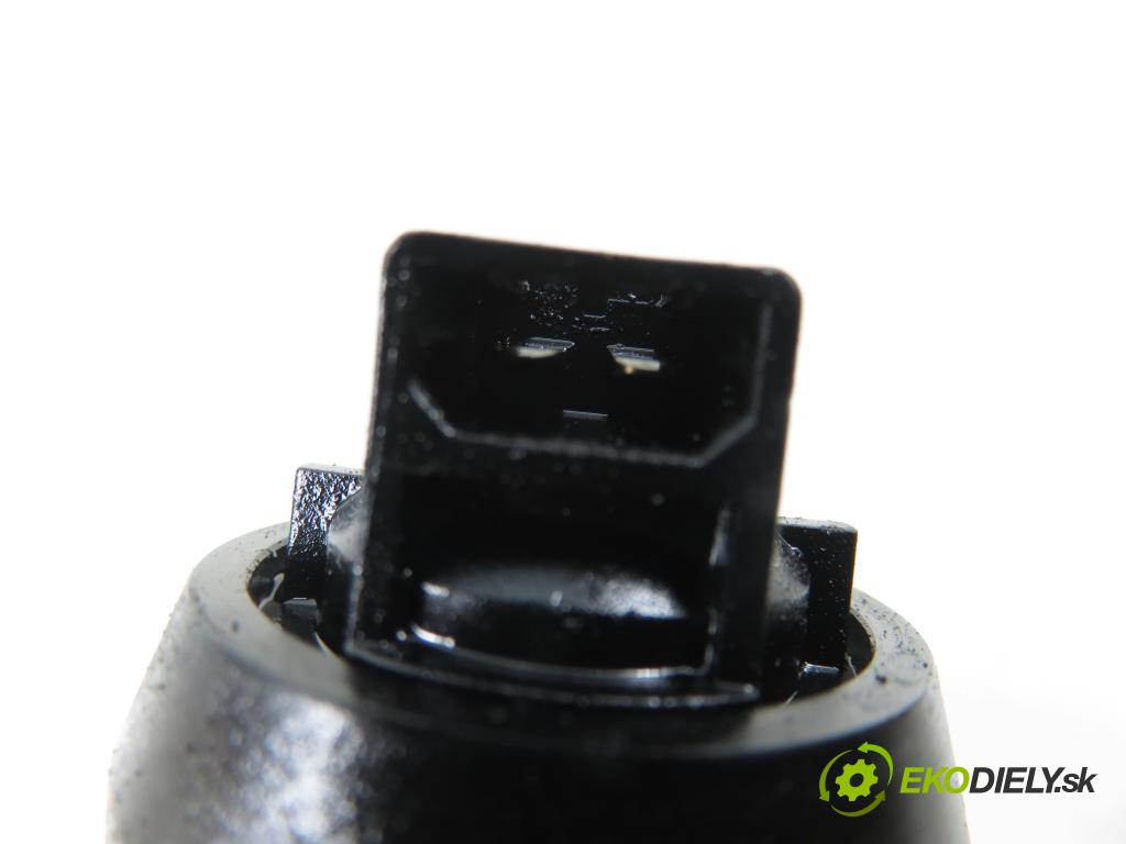 VW PASSAT B6 Variant (3C5) KOMBI 2006 103,00 2.0 TDI PD 8V 140 - BMP 1968,00 Vstrekovač 038130073BQ ; 0414720312 (Vstrekovač paliva)