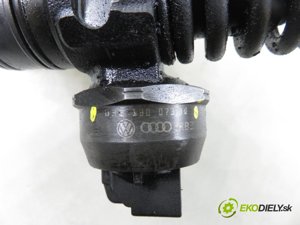 VW PASSAT B6 Variant (3C5) KOMBI 2006 103,00 2.0 TDI PD 8V 140 - BMP 1968,00 Vstrekovač 038130073BQ ; 0414720312 (Vstrekovač paliva)