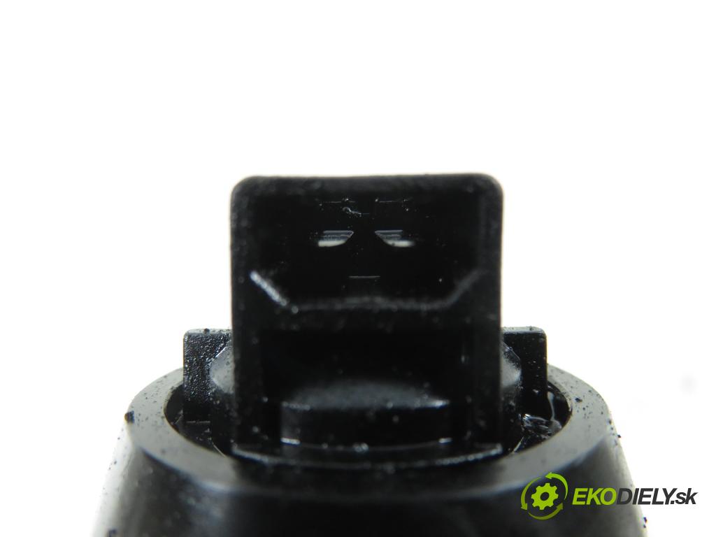 VW PASSAT B6 Variant (3C5) KOMBI 2006 103,00 2.0 TDI PD 8V 140 - BMP 1968,00 Vstrekovač 038130073BQ ; 0414720312 (Vstrekovač paliva)