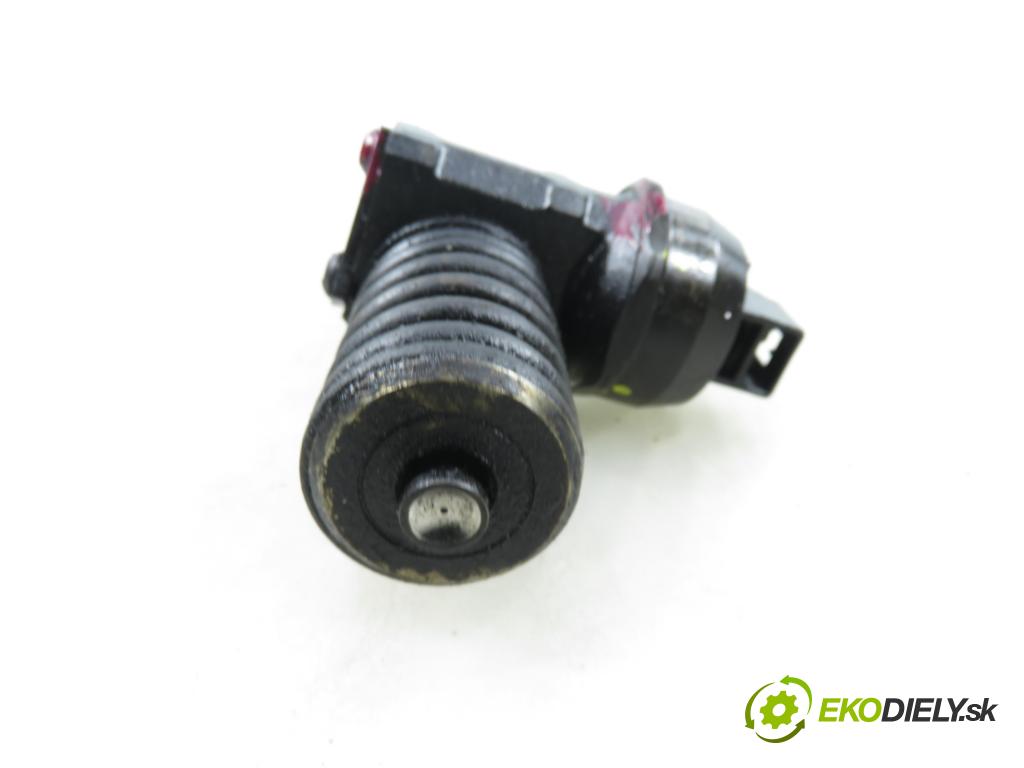 VW PASSAT B6 Variant (3C5) KOMBI 2006 103,00 2.0 TDI PD 8V 140 - BMP 1968,00 Vstrekovač 038130073BQ ; 0414720312 (Vstrekovač paliva)