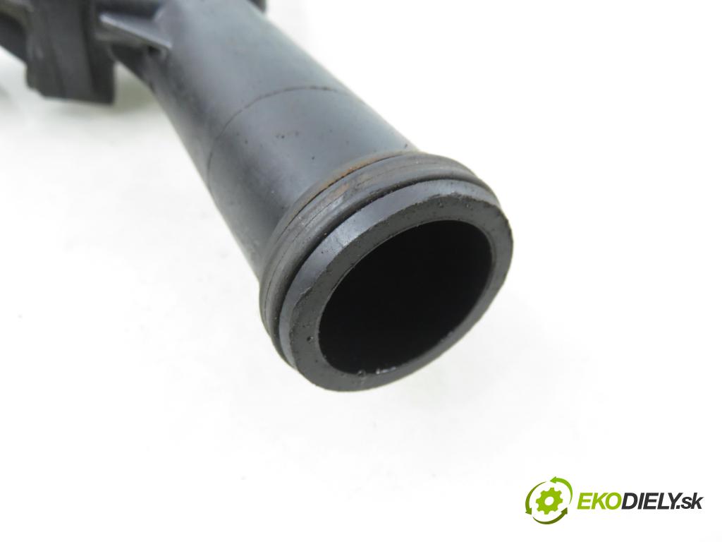 VW PASSAT B6 Variant (3C5) KOMBI 2006 184,00 3.2 FSI 4motion - AXZ 3168,00 Rúra vody 03H121131