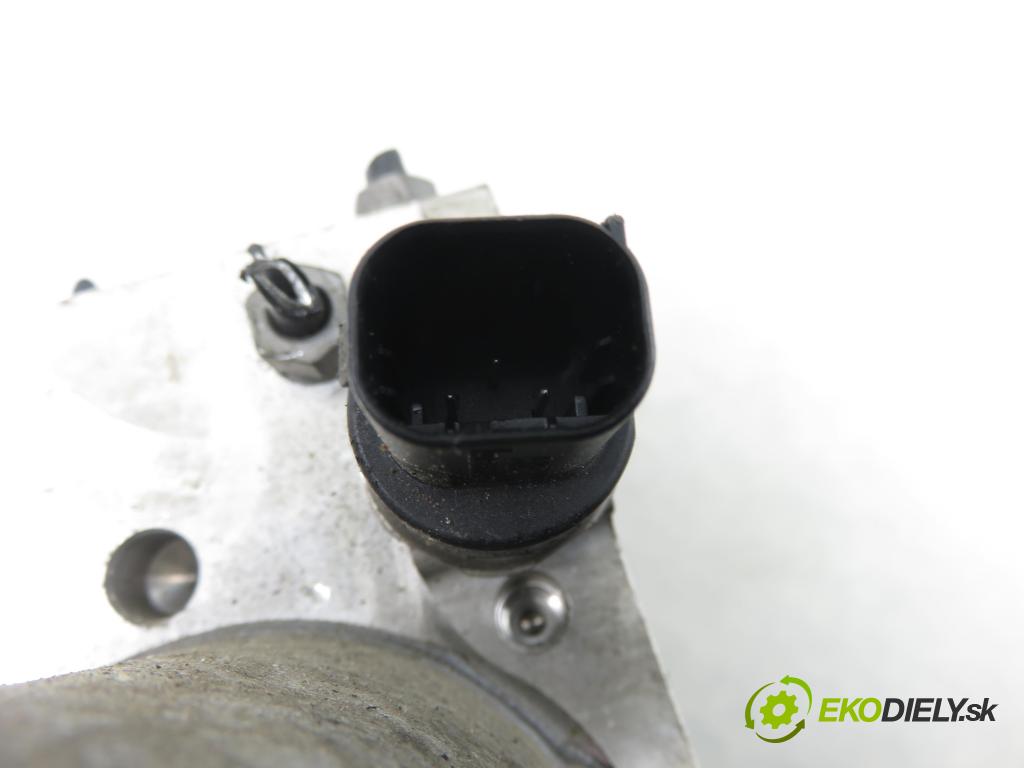 VW PHAETON (3D1, 3D2, 3D3, 3D4, 3D6, 3D7, 3D8, 3D9) SEDAN 2006 165,00 3.0 TDI 2967,00 Pumpa ABS 0265950105 ; 0265225236 ; 3D0614517AK (Pumpa ABS)