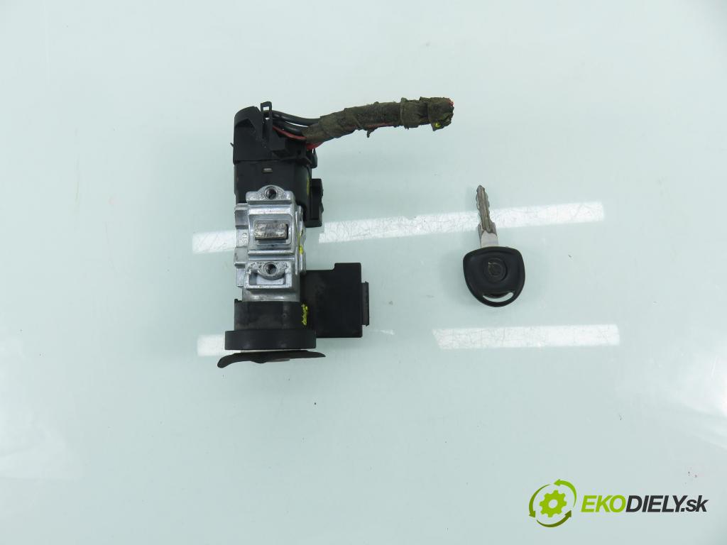 OPEL ASTRA F CLASSIC sedan (T92) SEDAN 2000 44,00 1.4 i - X 14 NZ 1389,00 spinačka 26034041 ; 24418928 (Spínacia skrinka)