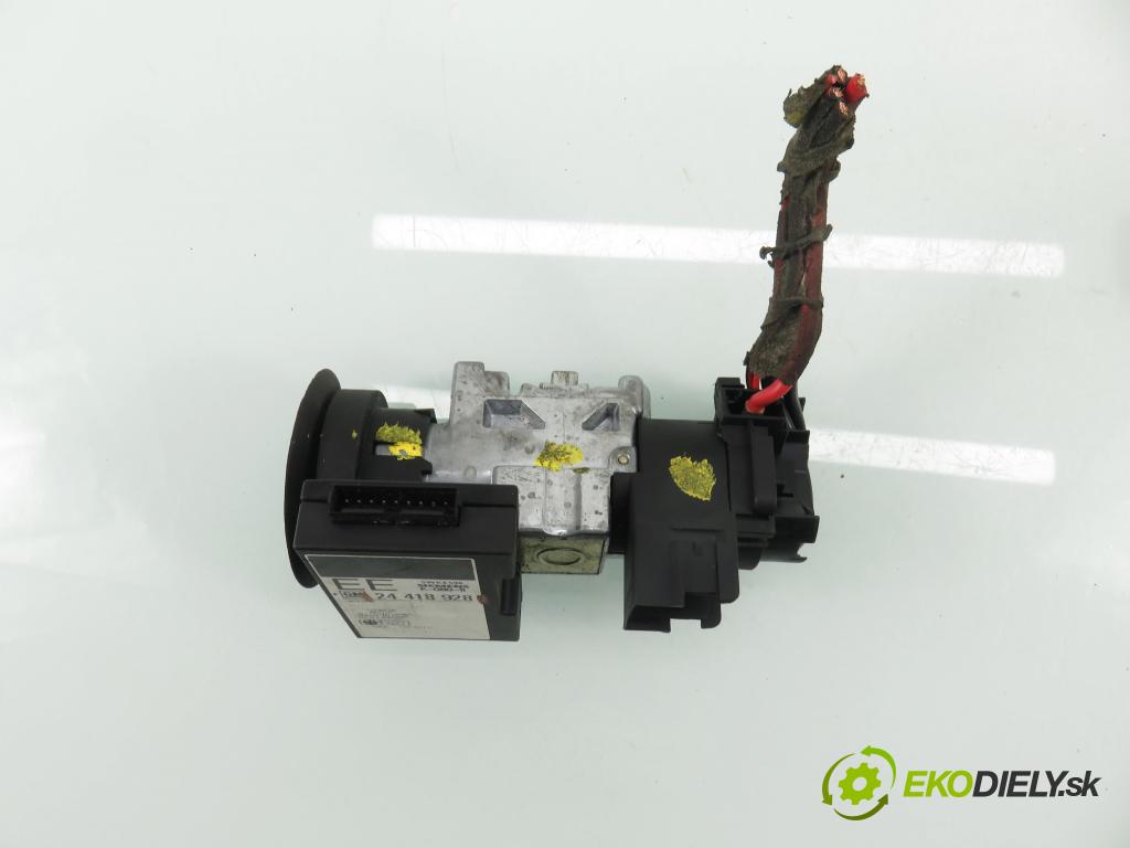 OPEL ASTRA F CLASSIC sedan (T92) SEDAN 2000 44,00 1.4 i - X 14 NZ 1389,00 spinačka 26034041 ; 24418928 (Spínacia skrinka)