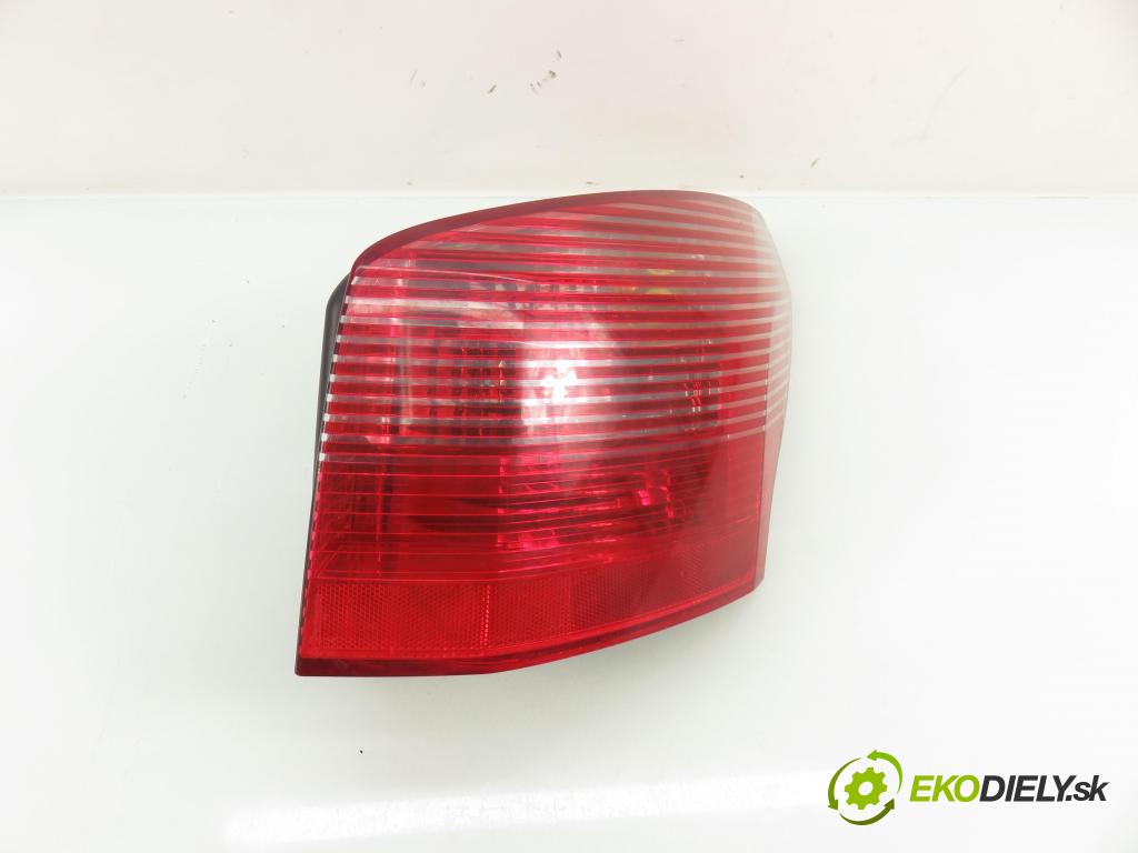 PEUGEOT 407 SW (6E_) KOMBI 2004 100,00 2.0 HDi 135 - RHR 1997,00 Svetlo pravé zadné 