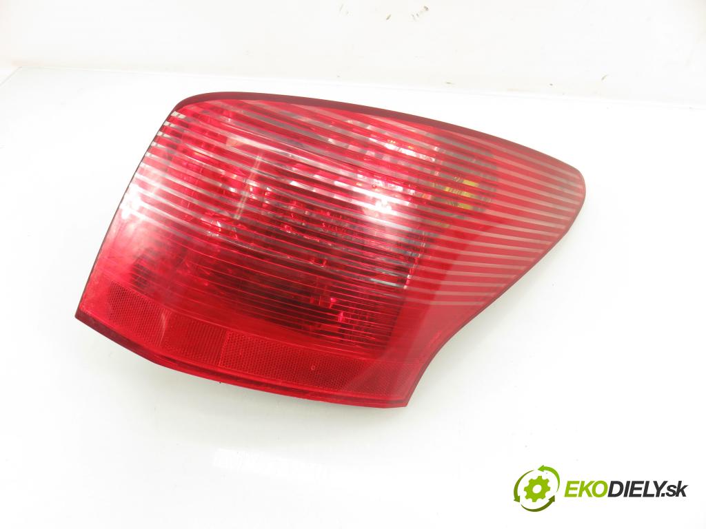 PEUGEOT 407 SW (6E_) KOMBI 2004 100,00 2.0 HDi 135 - RHR 1997,00 Svetlo pravé zadné