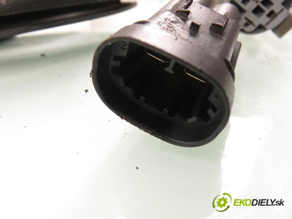 PEUGEOT 407 SW (6E_) KOMBI 2004 100,00 2.0 HDi 135 - RHR 1997,00 Ventilátor chladič klíma/voda