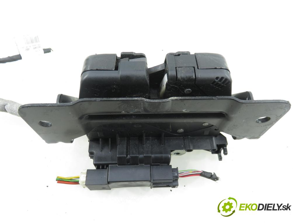 BMW 5 Touring (F11) KOMBI 2012 135,00 520 d 184 - N47 D20 C 1995,00 zámok dveří kufr EL. 7269544 ; 7208371