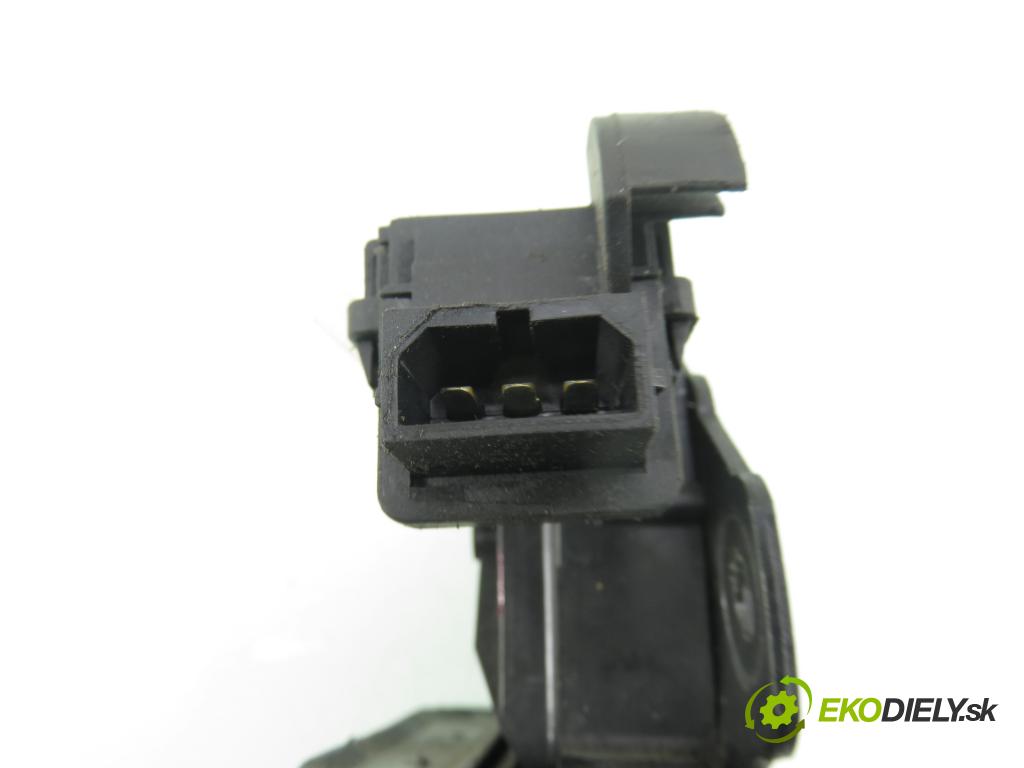 AUDI Q7 (4L) SUV 2007 171,00 3.0 TDI quattro - BUG 2967,00 zámok dverí kufor EL. 8P4827505C