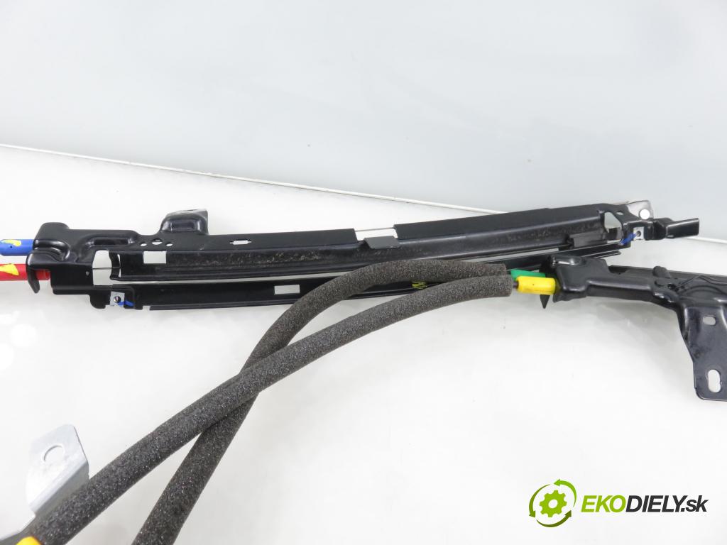 BMW 5 Touring (F11) KOMBI 2012 135,00 520 d 184 - N47 D20 C 1995,00 Motorček strešného okna  (Motorček ovládania strešného okna)