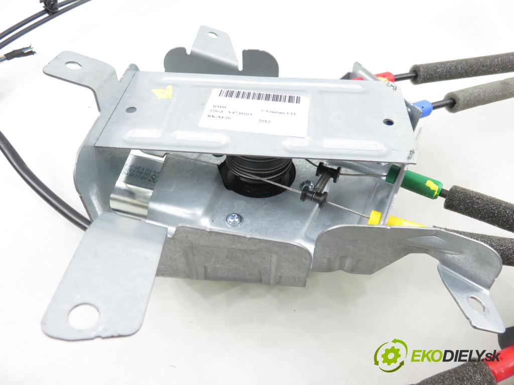 BMW 5 Touring (F11) KOMBI 2012 135,00 520 d 184 - N47 D20 C 1995,00 Motorček strešného okna  (Motorček ovládania strešného okna)