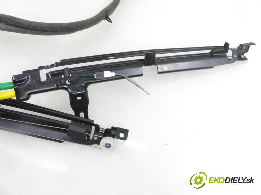 BMW 5 Touring (F11) KOMBI 2012 135,00 520 d 184 - N47 D20 C 1995,00 Motorček strešného okna  (Motorček ovládania strešného okna)