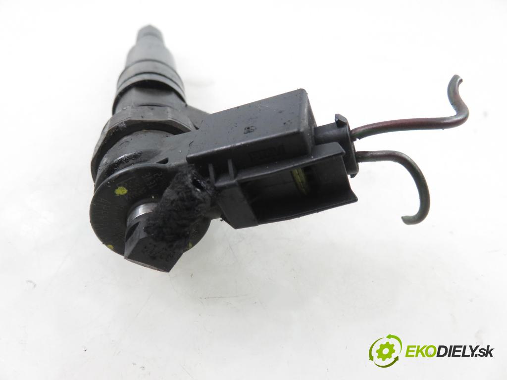 BMW 3 (E46) SEDAN 2003 110,00 320 d 150 - M47 D20 (204D4) 1995,00 vstrekovač 0445110131 ; 7789661 (Vstrekovač paliva)