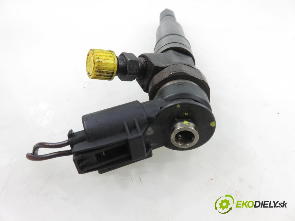 BMW 3 (E46) SEDAN 2003 110,00 320 d 150 - M47 D20 (204D4) 1995,00 vstrekovač 0445110131 ; 7789661 (Vstrekovač paliva)