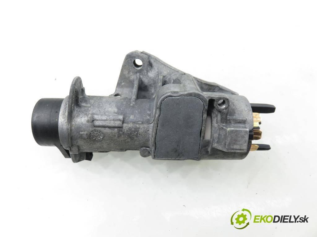 VW PASSAT B5.5 (3B3) SEDAN 2003 96,00 1.9 TDI - AWX 1896,00 spinačka 4B0905851C (Spínacia skrinka)